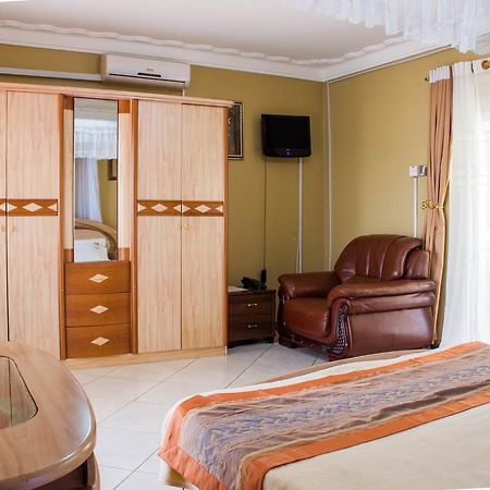 Desert Breeze Hotel Arua Dış mekan fotoğraf
