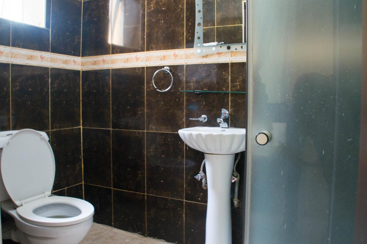 Desert Breeze Hotel Arua Dış mekan fotoğraf