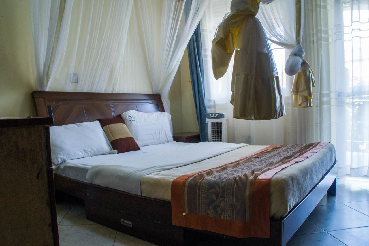 Desert Breeze Hotel Arua Dış mekan fotoğraf