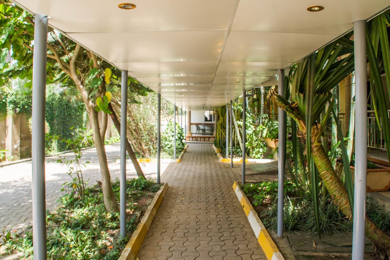 Desert Breeze Hotel Arua Dış mekan fotoğraf