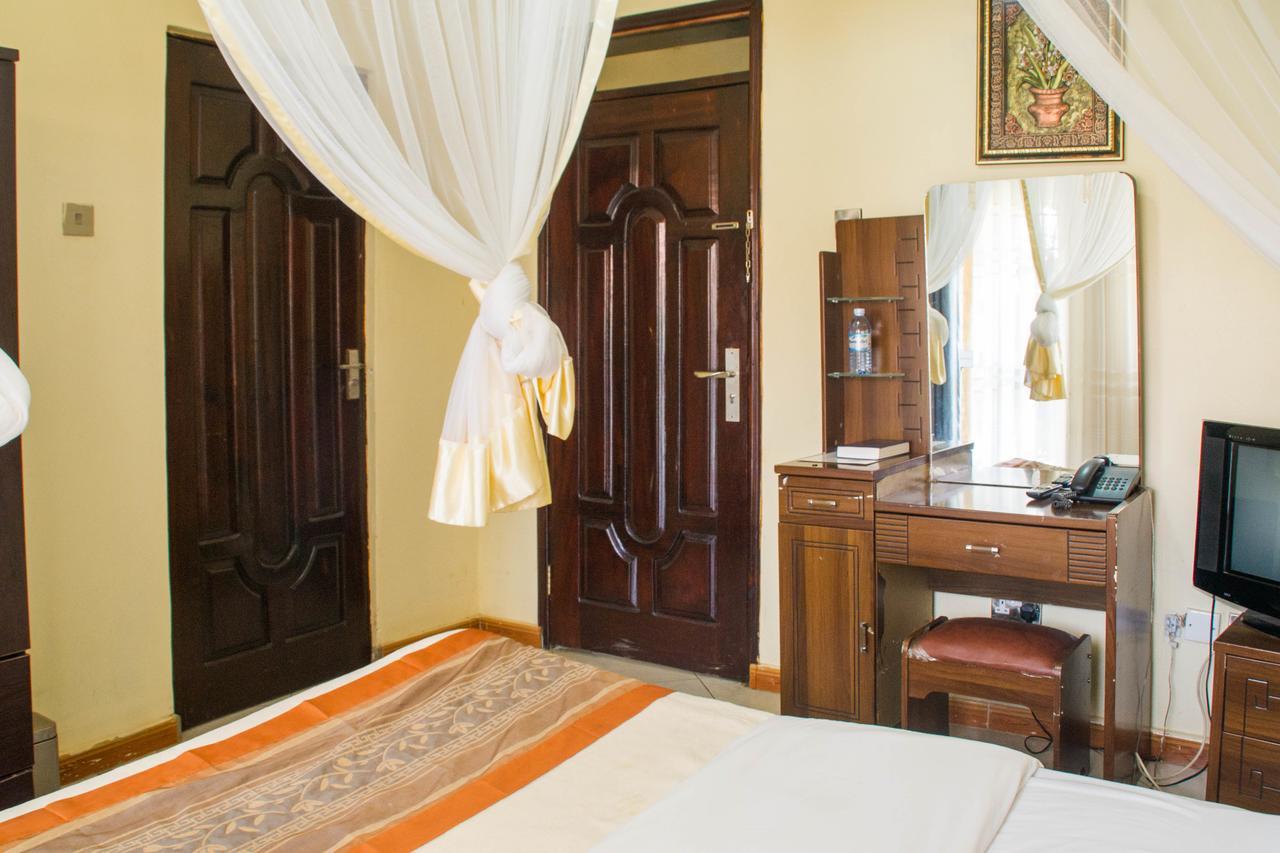 Desert Breeze Hotel Arua Dış mekan fotoğraf