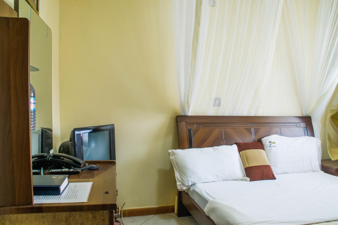 Desert Breeze Hotel Arua Dış mekan fotoğraf