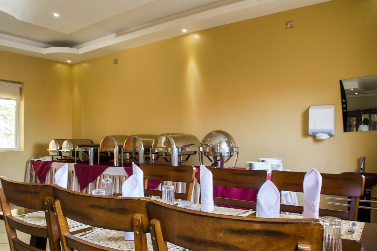 Desert Breeze Hotel Arua Dış mekan fotoğraf