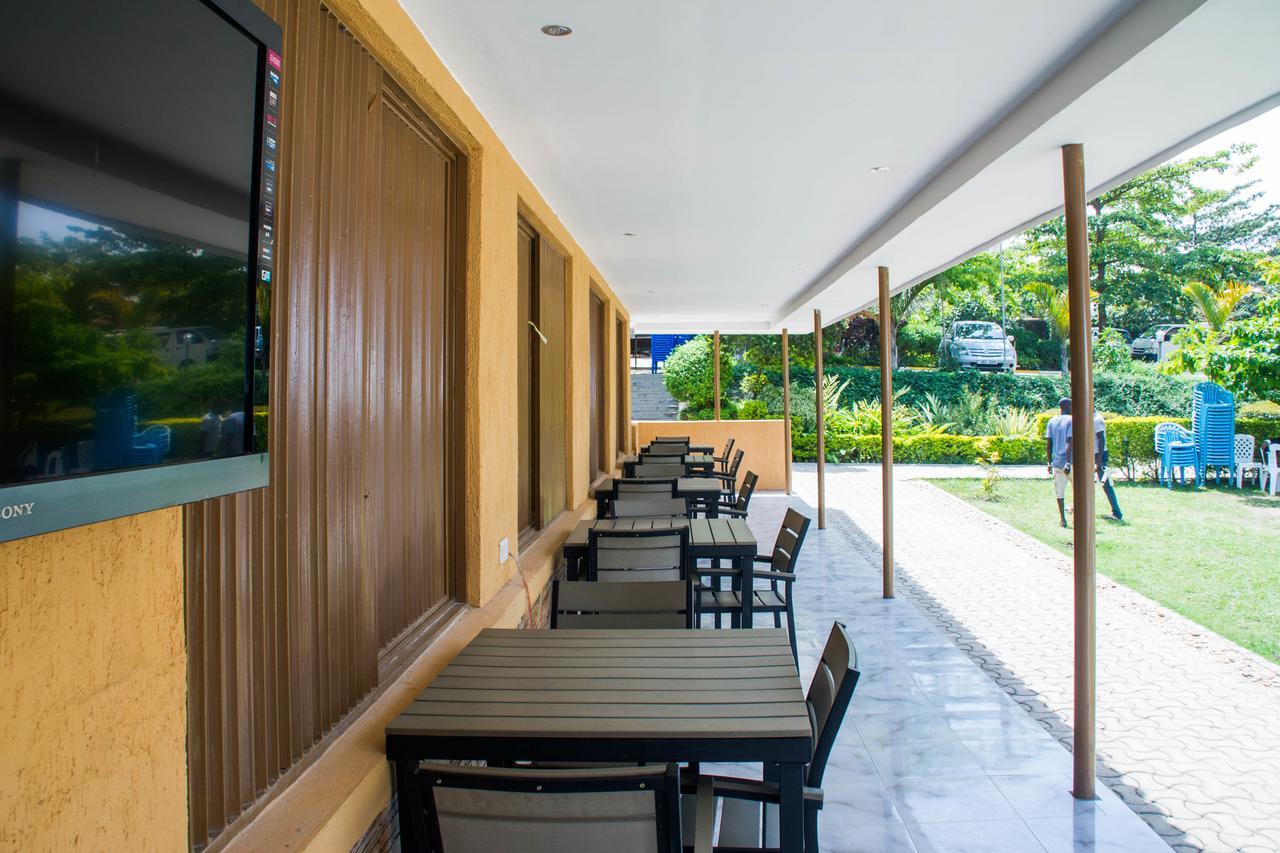 Desert Breeze Hotel Arua Dış mekan fotoğraf